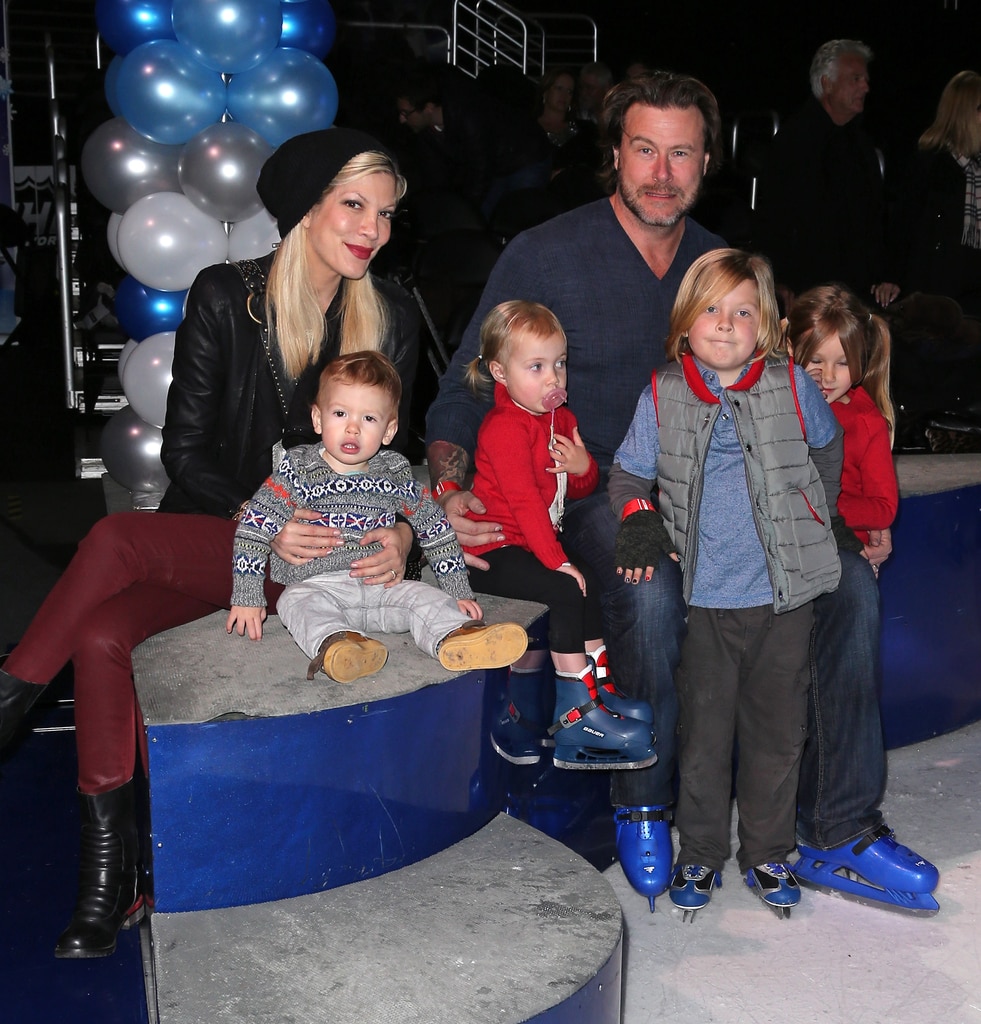 Tori Spelling แบ่งปันการอัปเดตเกี่ยวกับความสัมพันธ์ของ Dean McDermott ท่ามกลางการหย่าร้าง