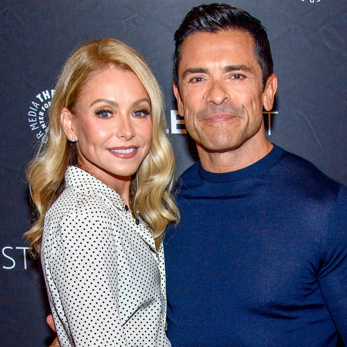 Kelly Ripa, Mark Consuelos'tan "Gri Boşanma" İstemeğiyle İlgili Şaka Yaptı