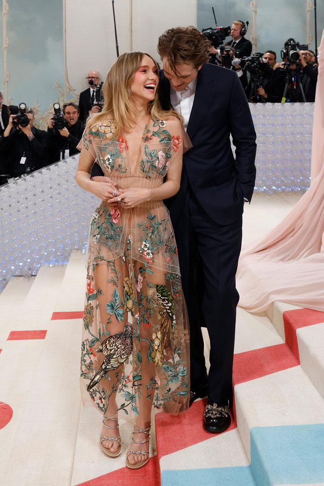 Suki Waterhouse, Robert Pattinson