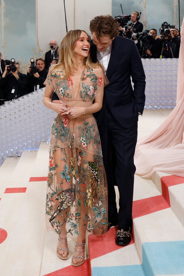Suki Waterhouse, Robert Pattinson