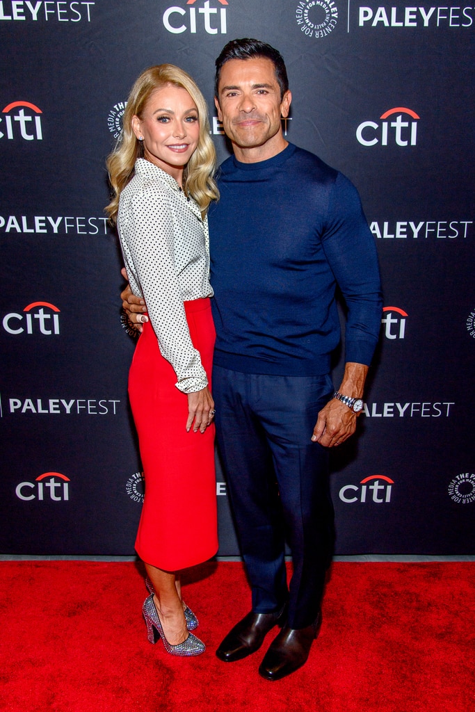 Kelly Ripa & Mark Consuelos ăn mặc giống Taylor Swift & Travis Kelce