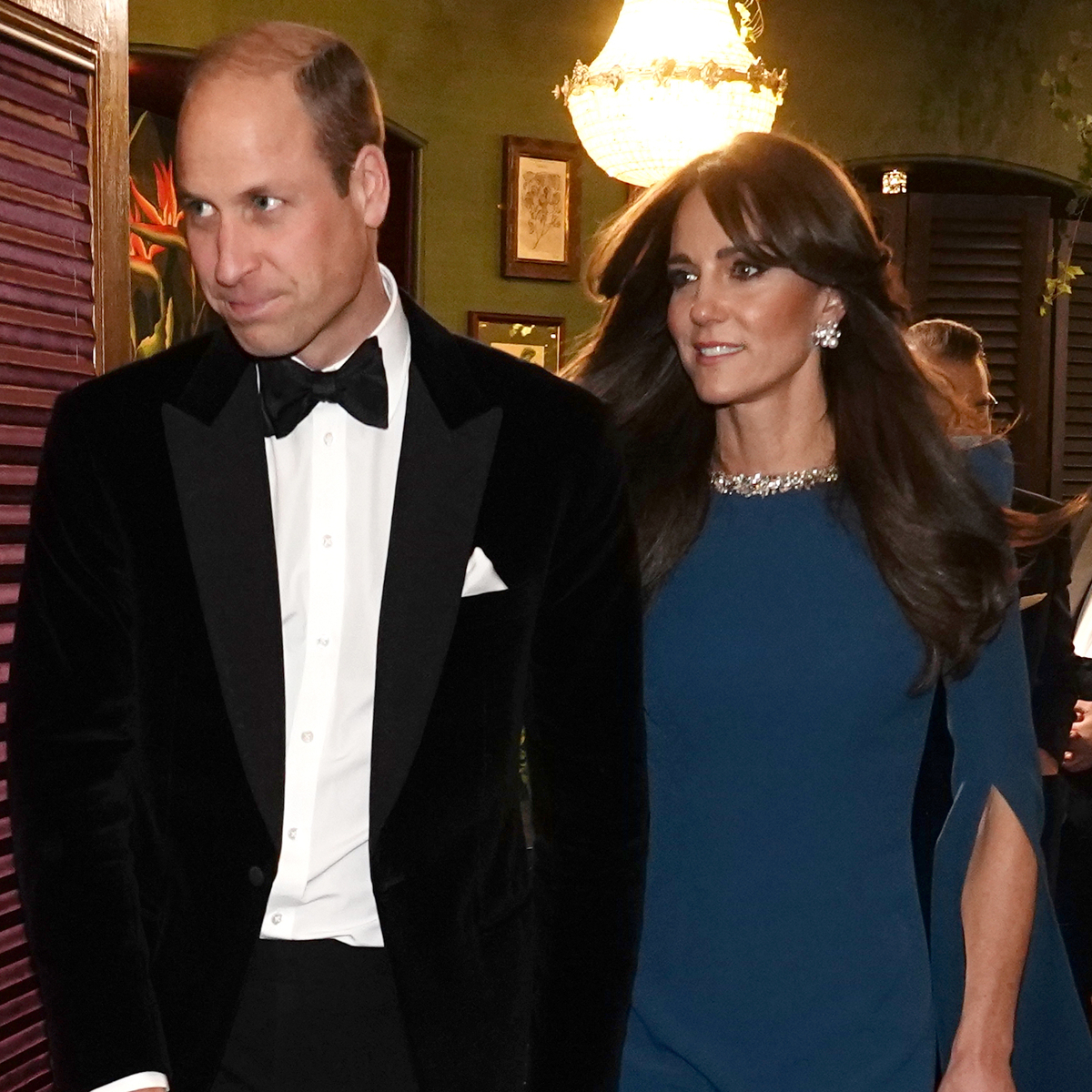 Принц Уилям и Кейт Мидълтън отхвърлят въпросите за кралската книга на Омид Скоби по време на нощно излизане