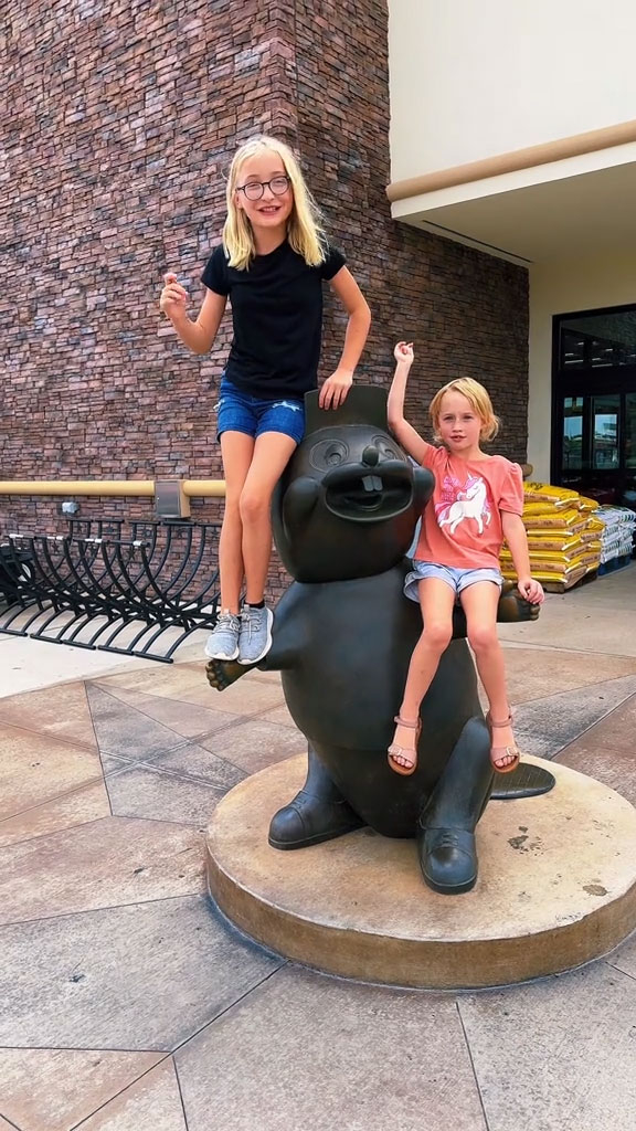 Anna Chickadee Cardwell, Daughters, TikTok