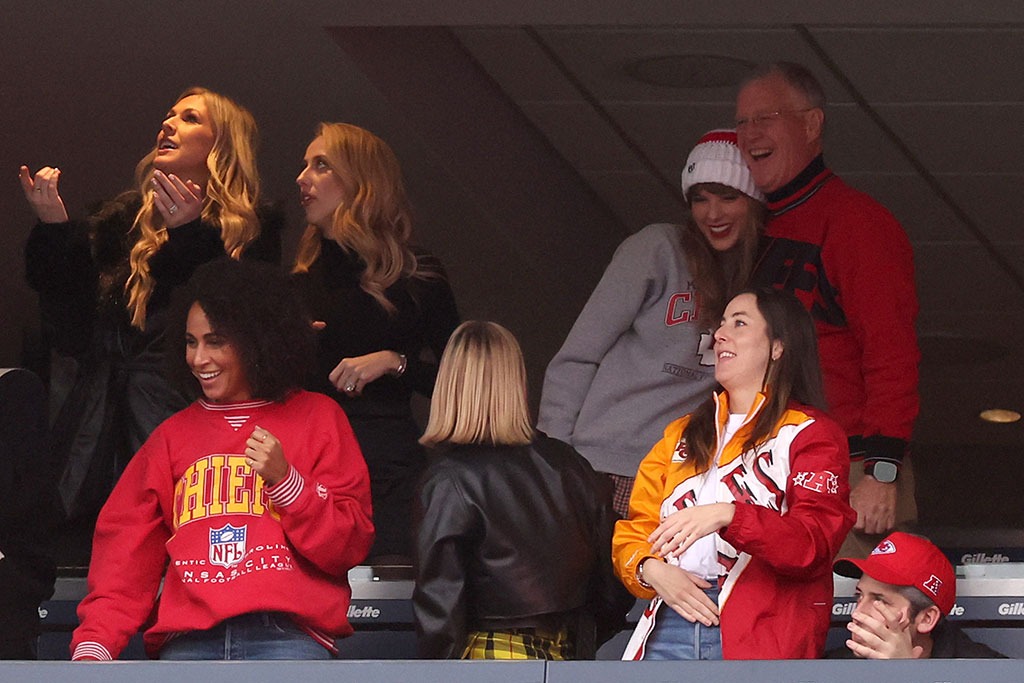 Taylor Swift, Dad, Scott Swift, Alana Haim, Brittany Mahomes, Chiefs Game No. 7, 2023