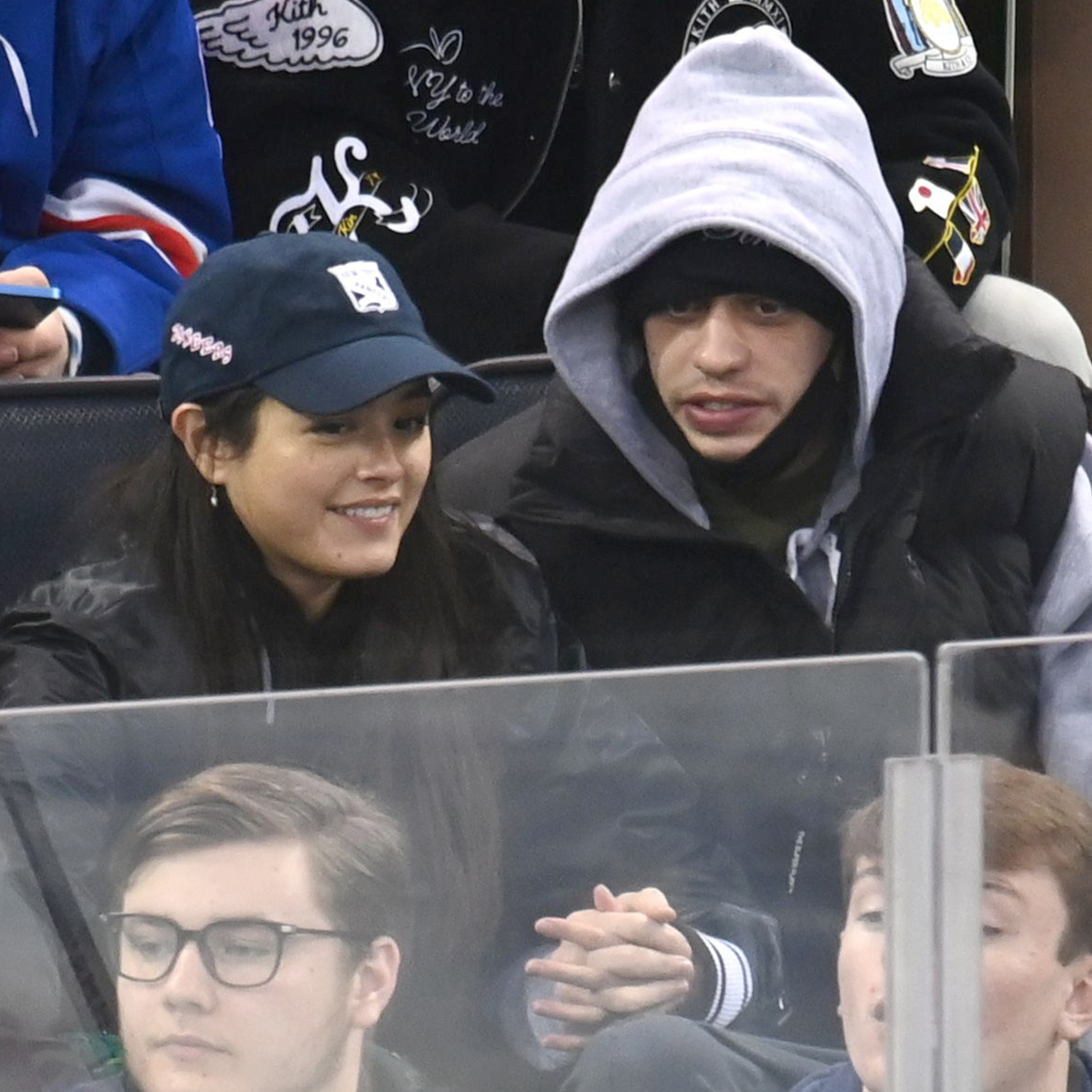 Pete Davidson and Chase Sui Wonders Sweetly Hold Hands at Hockey Game – E! Online