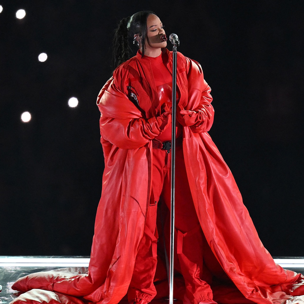 Alle Details zu Rihannas 2023 Super Bowl Halftime Show Look