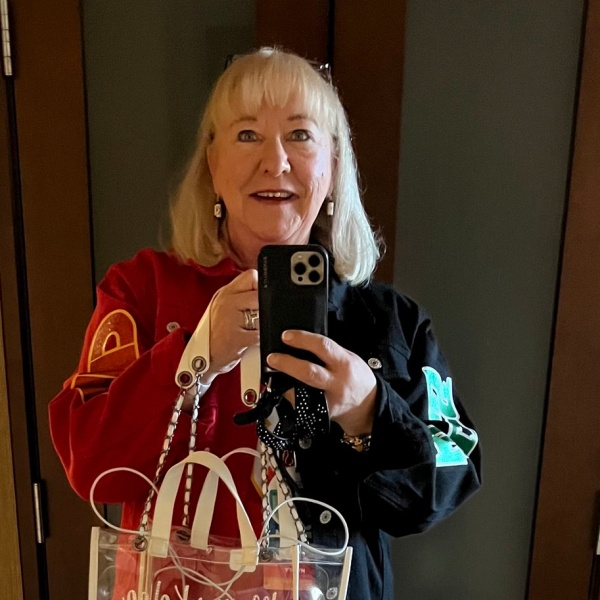 Donna Kelce Cheers for Sons in Chiefs-Eagles Outfit at Super Bowl 2023 – WWD