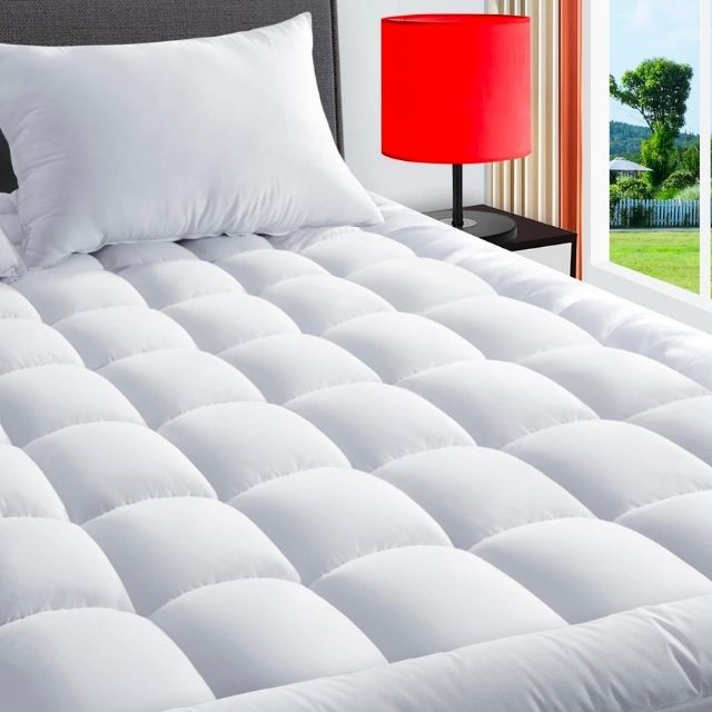 https://akns-images.eonline.com/eol_images/Entire_Site/20231128/rs_640x640-231228074432-Texartist_Queen_Mattress_Pad_Cover_Cooling_Mattress_Topper.jpg?fit=around%7C400:400&output-quality=90&crop=400:400;center,top