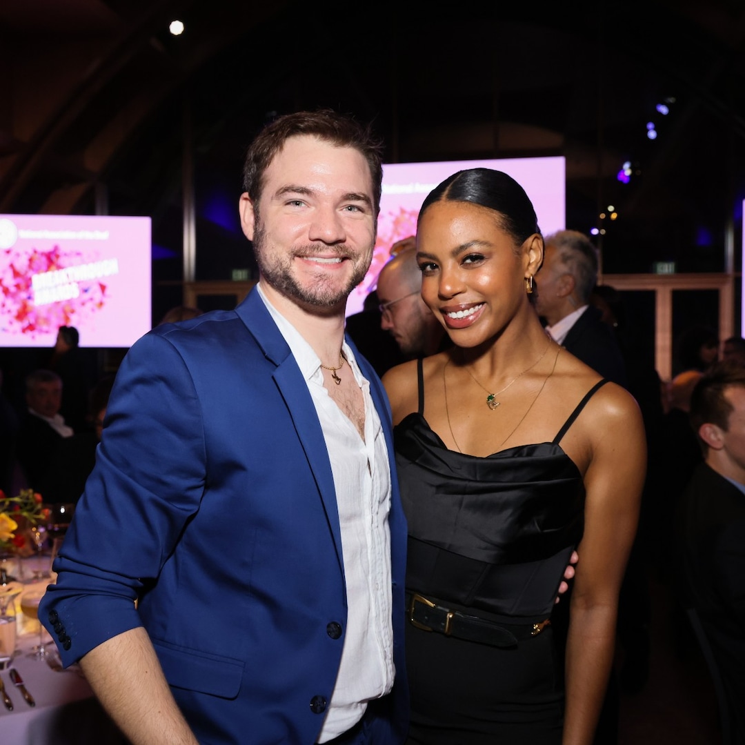 Тази двойка танцува пътя си към олтара и актьорът