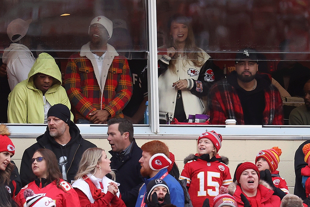 Taylor Swift, Travis Kelce, Kansas City Chiefs Game, New Years Eve, 2023