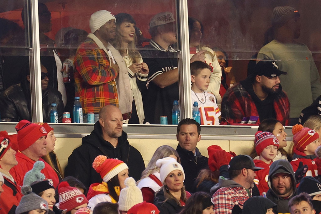 Taylor Swift, Travis Kelce, Kansas City Chiefs Game, New Years Eve, 2023