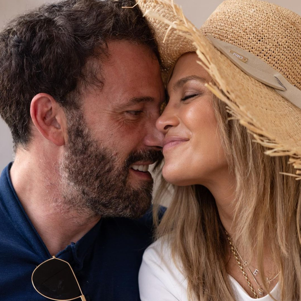 Jennifer Lopez Declares “Commitment Is Sexy” After Getting Tattoos With Ben Affleck – E! Online