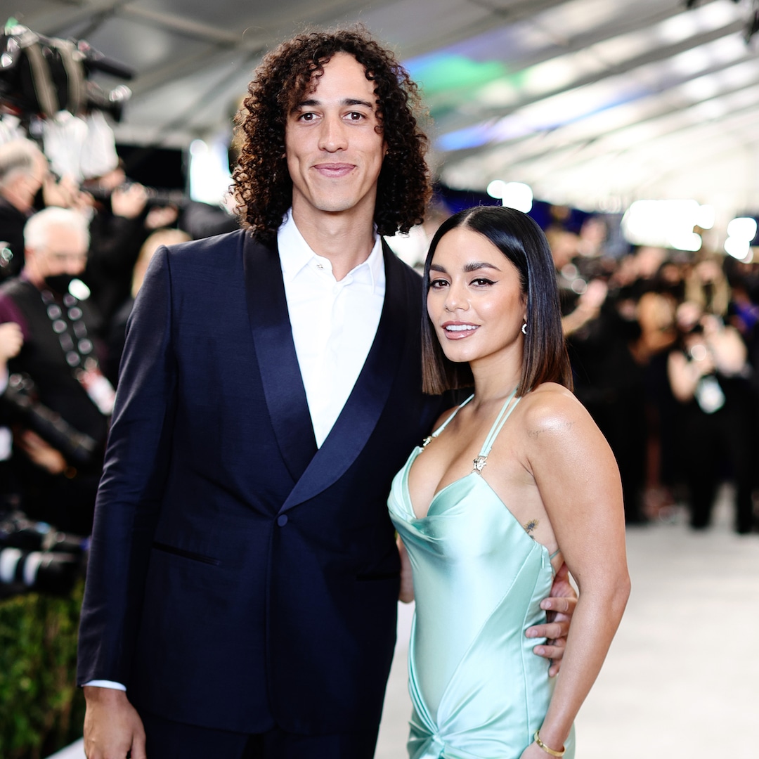 ново статукво Съпруга на Коул Тъкър След три години заедно възпитаникът на High