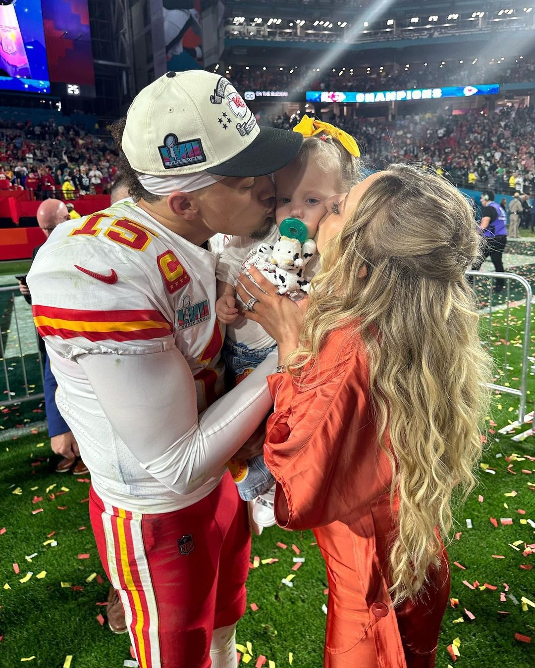Patrick Mahomes posts 1st photos of daughter's face