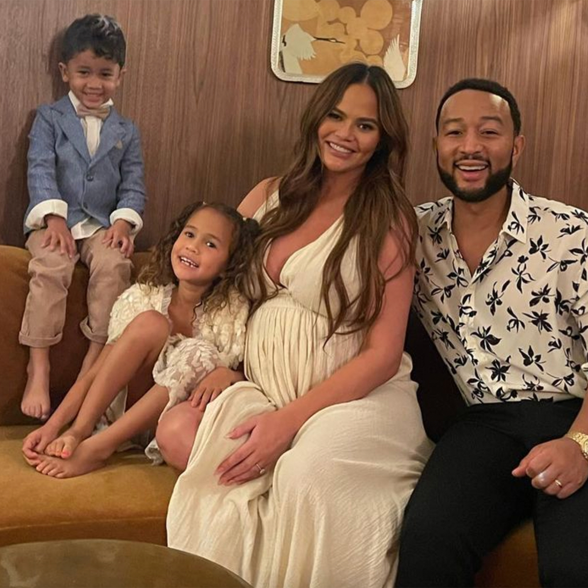 John Legend Unveils First Family Portrait With Chrissy Teigen and Their 3 Kids – E! Online