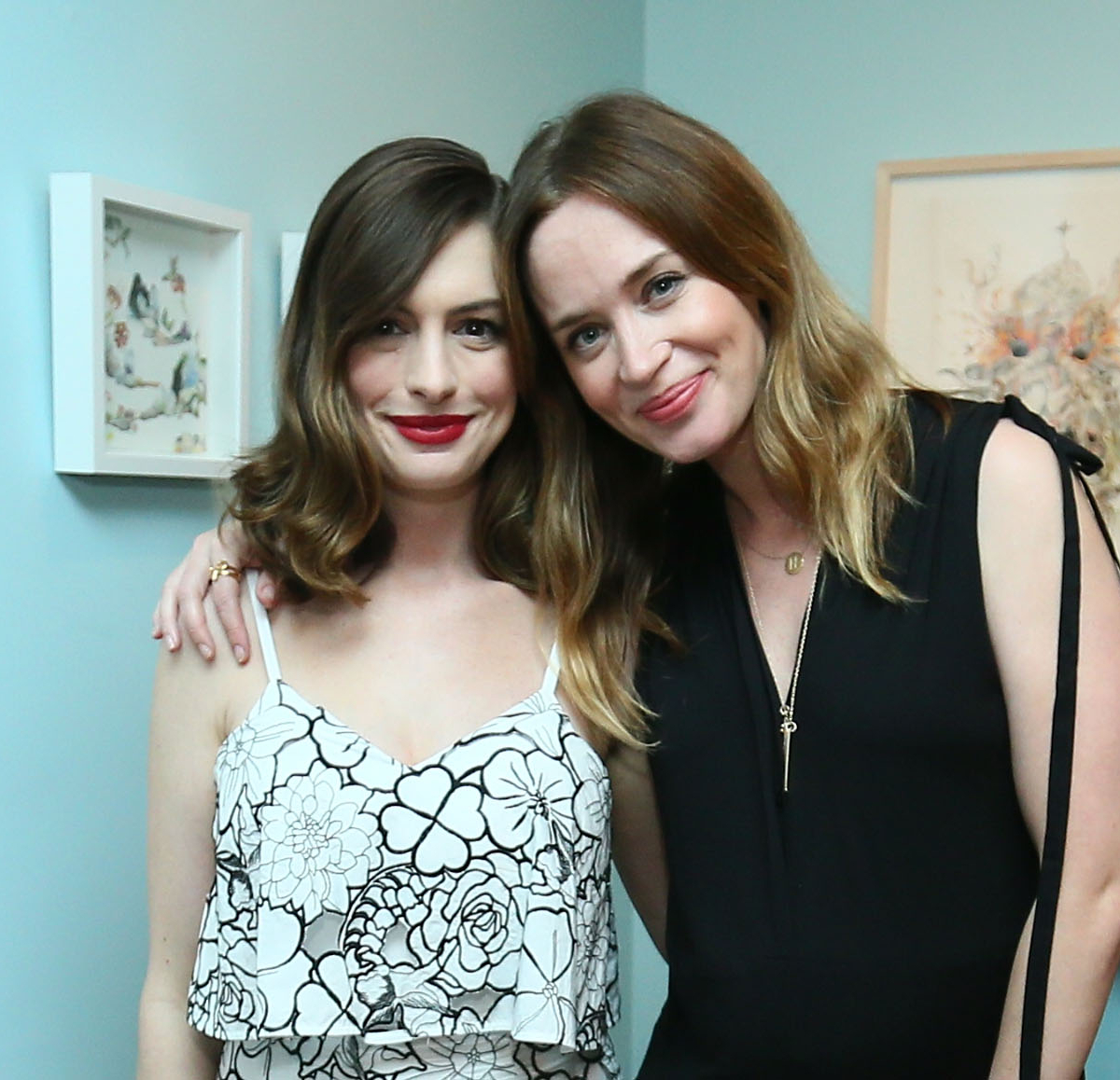 Devil Wears Prada Stars Anne Hathaway & Emily Blunt Reunite