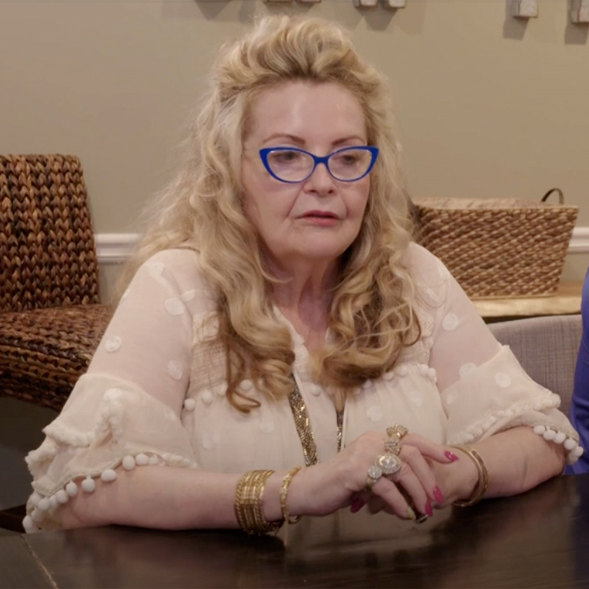 90 Day Fiancé: The Other Way Clip: Debbie and Her Son Fight Over Financially Supporting Oussama – E! Online
