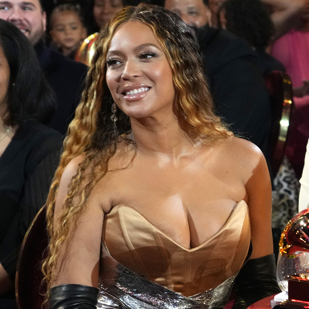 You’ll Be Crazy in Love With Beyoncé’s 2023 Grammys Look – E! Online