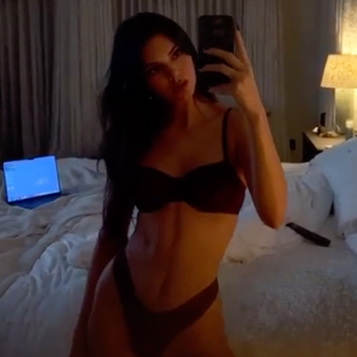 Kendall Jenner te desea dulces sueños con estas selfies sin ropa - E!  Online Latino - MX