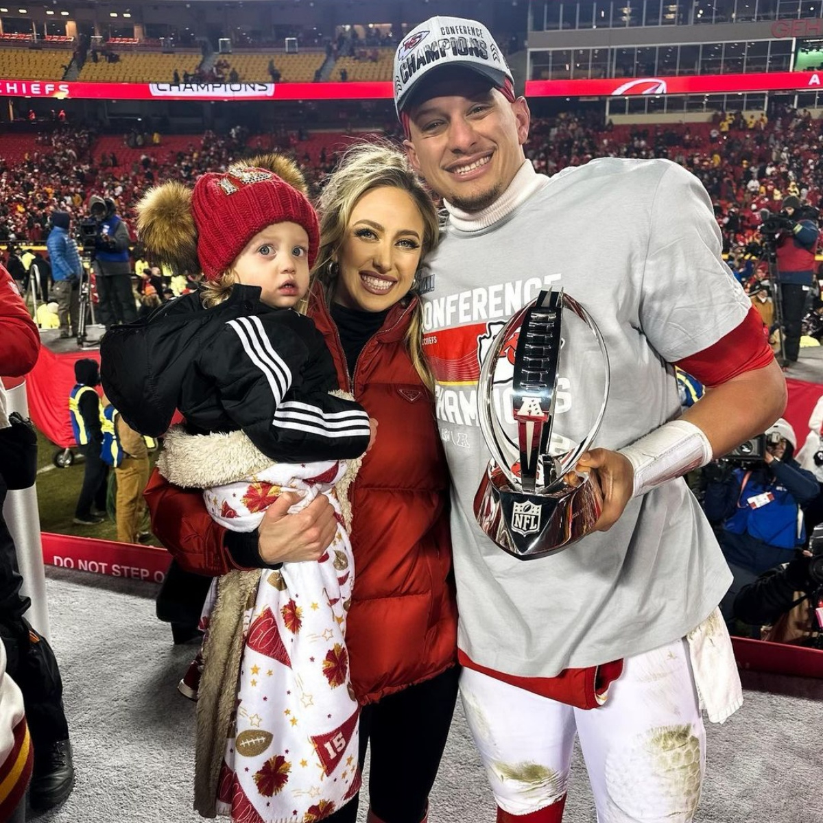 Chiefs' Patrick Mahomes Shares New Photo Cradling Baby Sterling