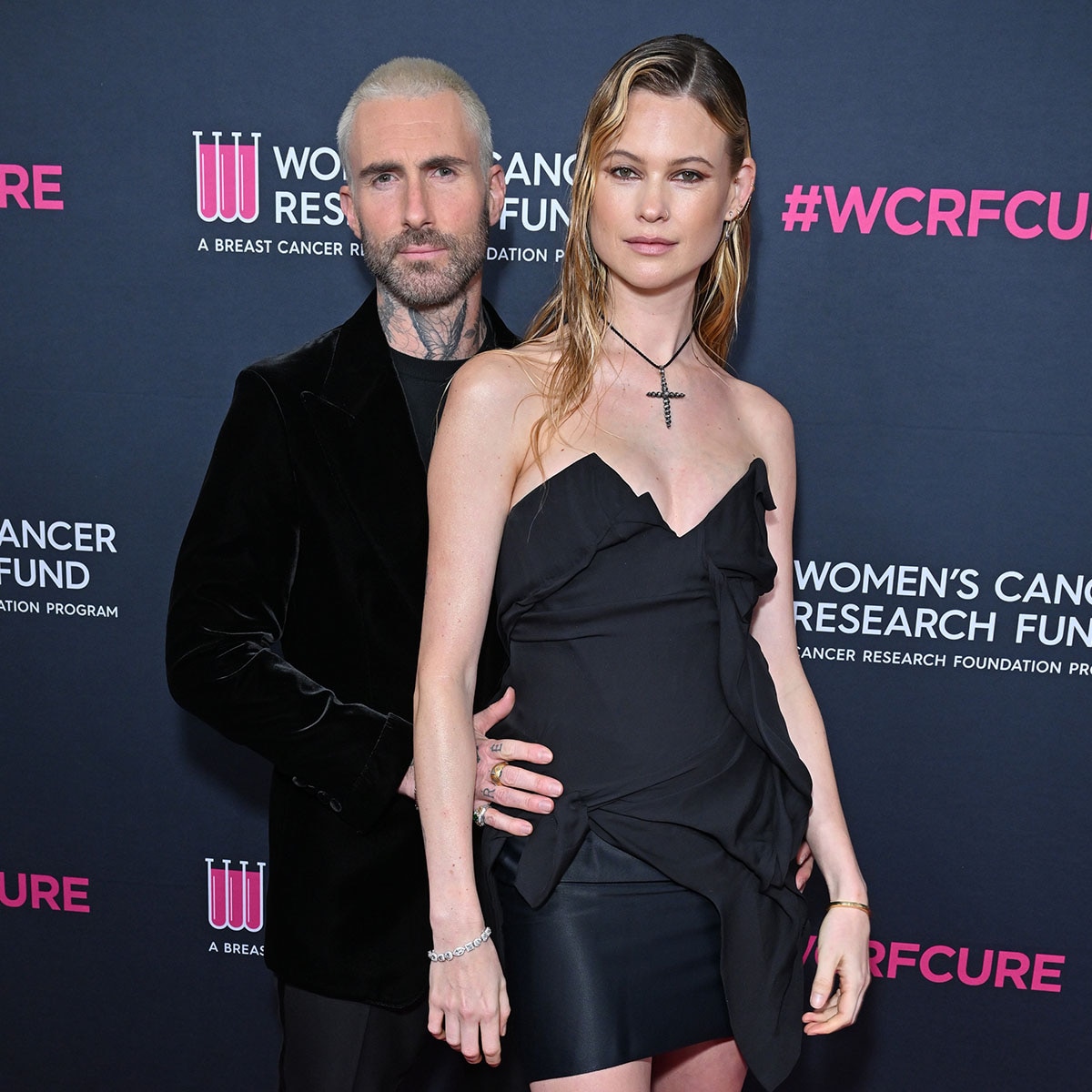 Behati Prinsloo comparte cómo la familia la ayuda a mantenerse firme