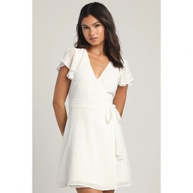 10 Picture-Perfect Dresses & Jumpsuits for Your Graduation Photoshoot 10 Picture-Perfect Dresses & Jumpsuits for Your Graduation Photoshoot