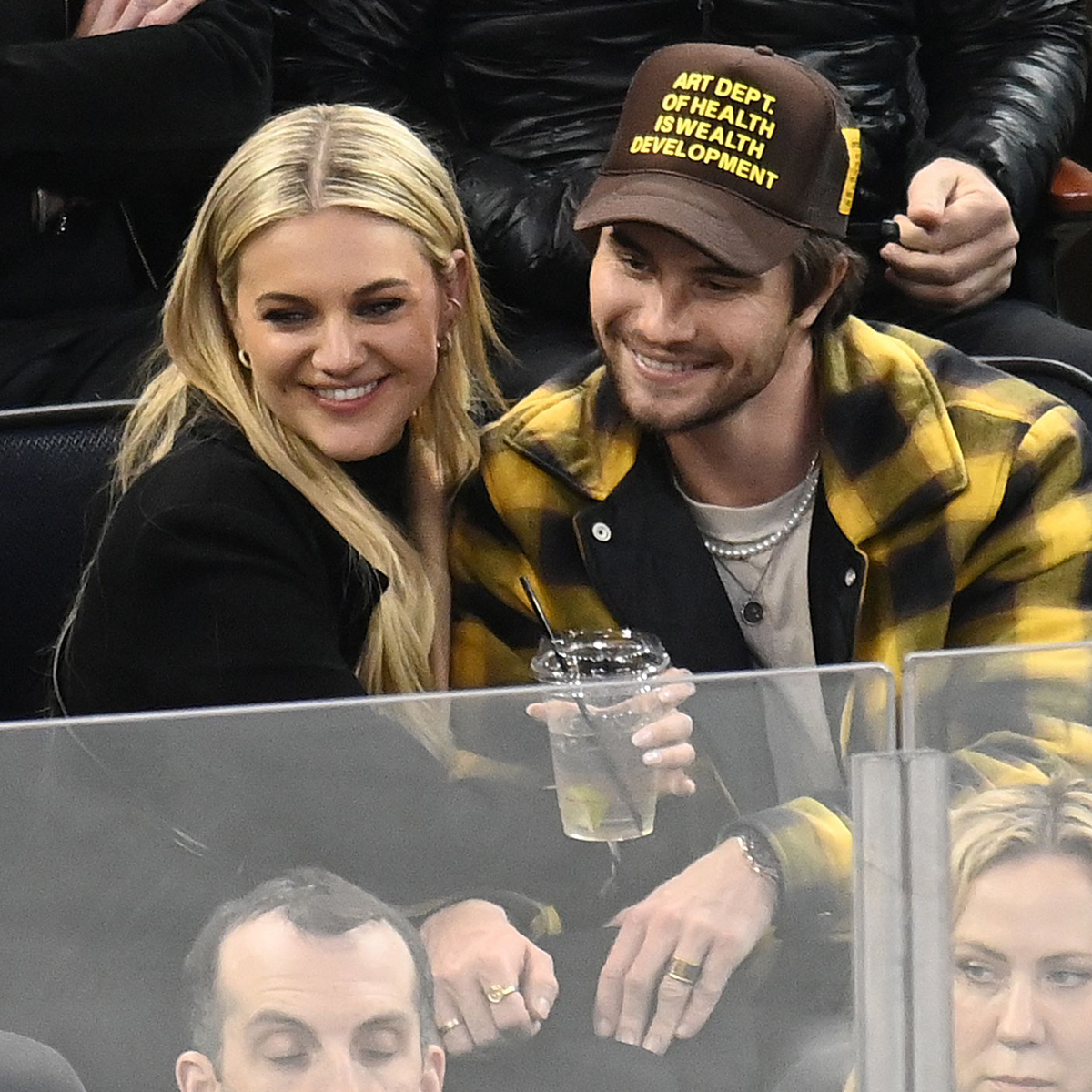 Kelsea Ballerini and Chase Stokes Are Rolling Out the Welcome Mat on Their New Romance – E! Online
