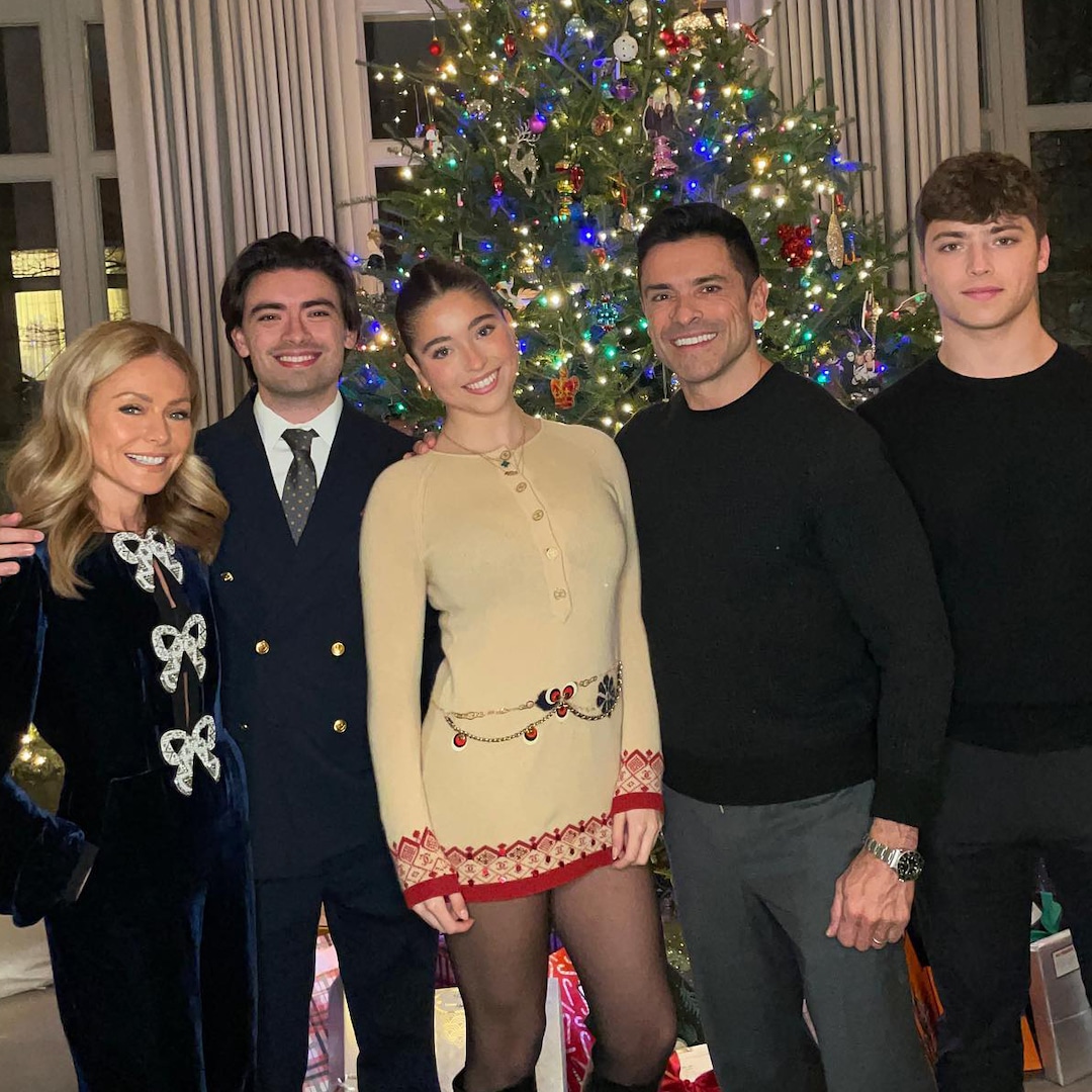 rs_1200x1200-230414123920-1200-Kelly_Ripa-Mark_Consuelos_Family-Instagram-gj rs_1200x1200-230414123920-1200-Kelly_Ripa-Mark_Consuelos_Family-Instagram-gj
