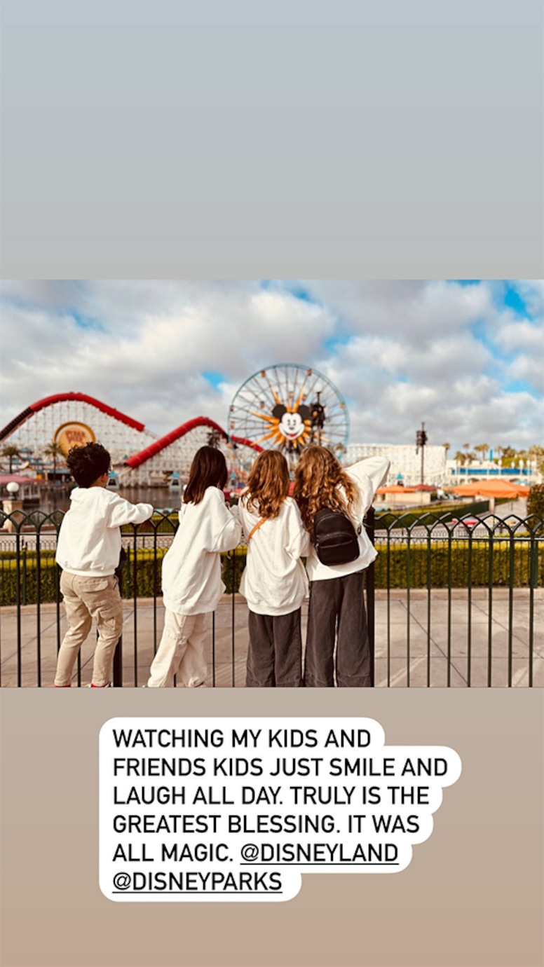 Jennifer Love Hewitt, Family, Disneyland, Instagram