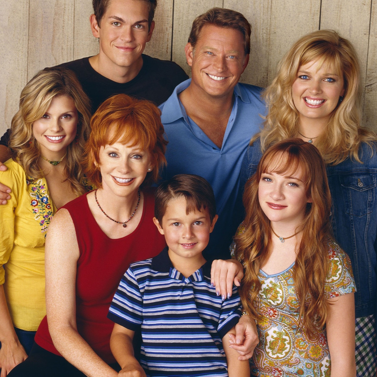 Reba McEntire and cast, in Reba tv show, 2001