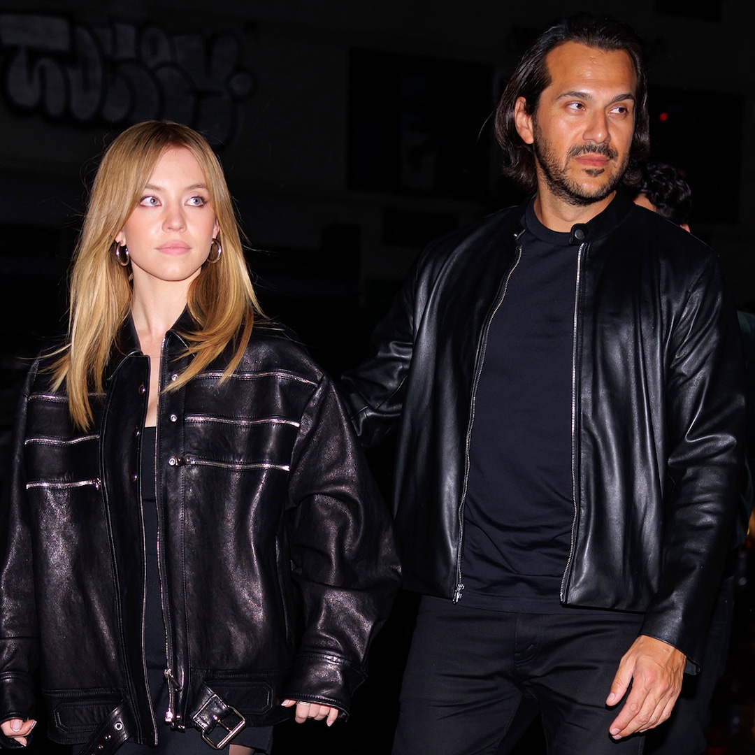 Sydney Sweeney Makes Rare Appearance With Fiancé Jonathan Davino Sydney Sweeney Makes Rare Appearance With Fiancé Jonathan Davino