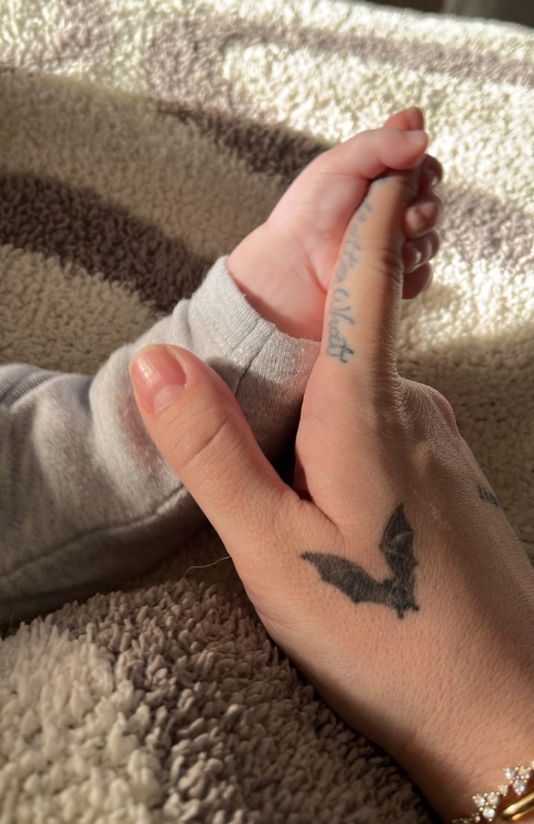 Kelly Osbourne, Baby hand