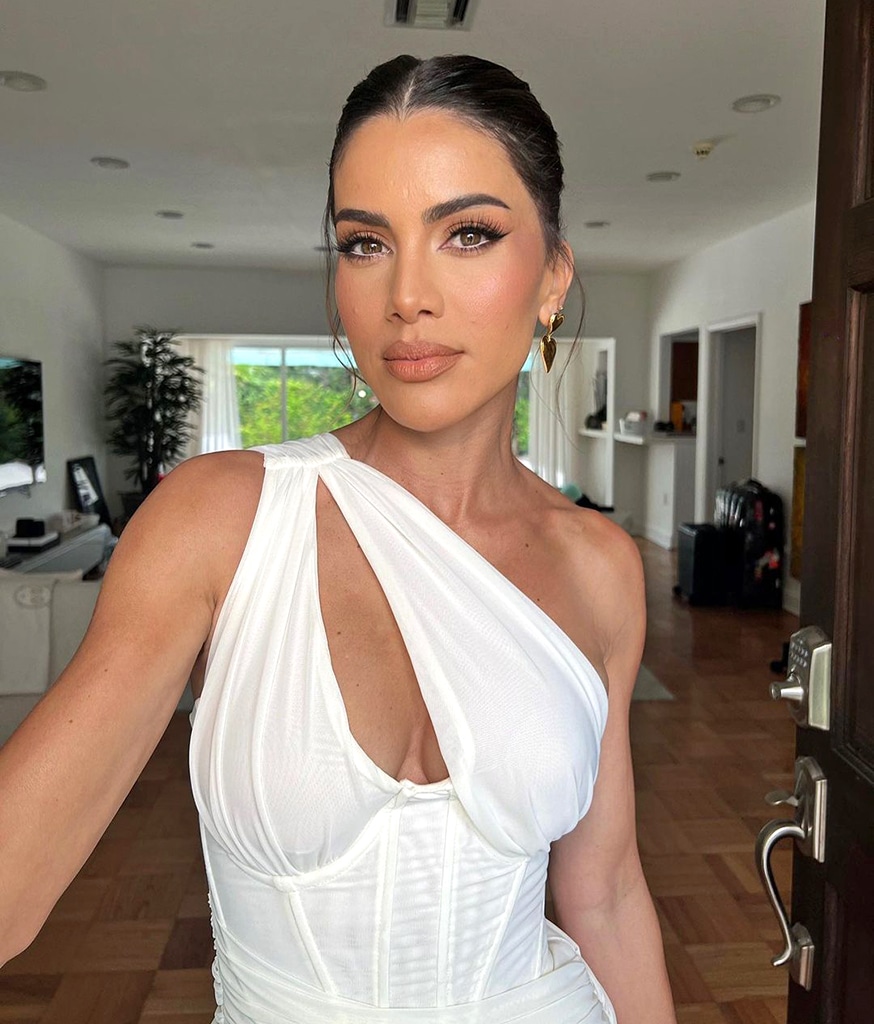 Influencer Camila Coelho Shares Tip to Keep Your Makeup From Melting Influencer Camila Coelho Shares Tip to Keep Your Makeup From Melting