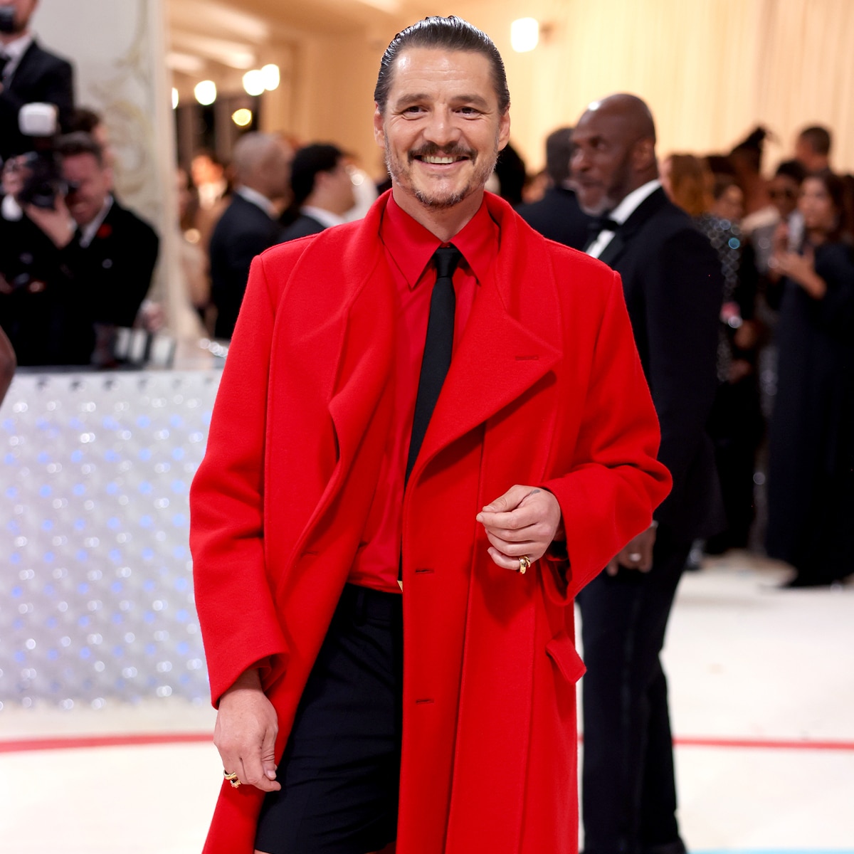 Pedro Pascal Shows Us the Way to Wear Shorts on Red Carpet at Met Gala 2023 E! Online OddPad