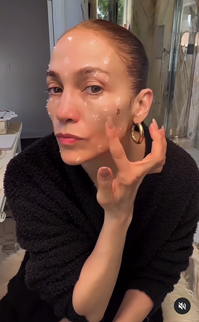 Jennifer Lopez's Contour Is Perfect for Makeup Newbies - E! Online