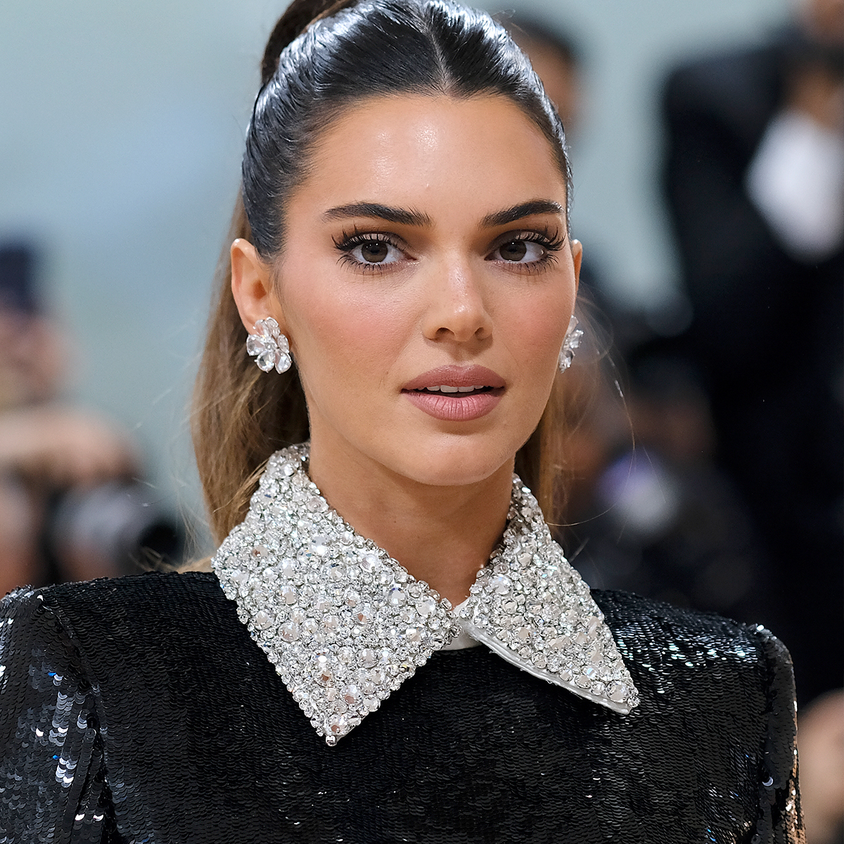Moralsk ekko Tether Kendall Jenner Only Used Drugstore Makeup for Her Met Gala 2023 Look - E!  Online
