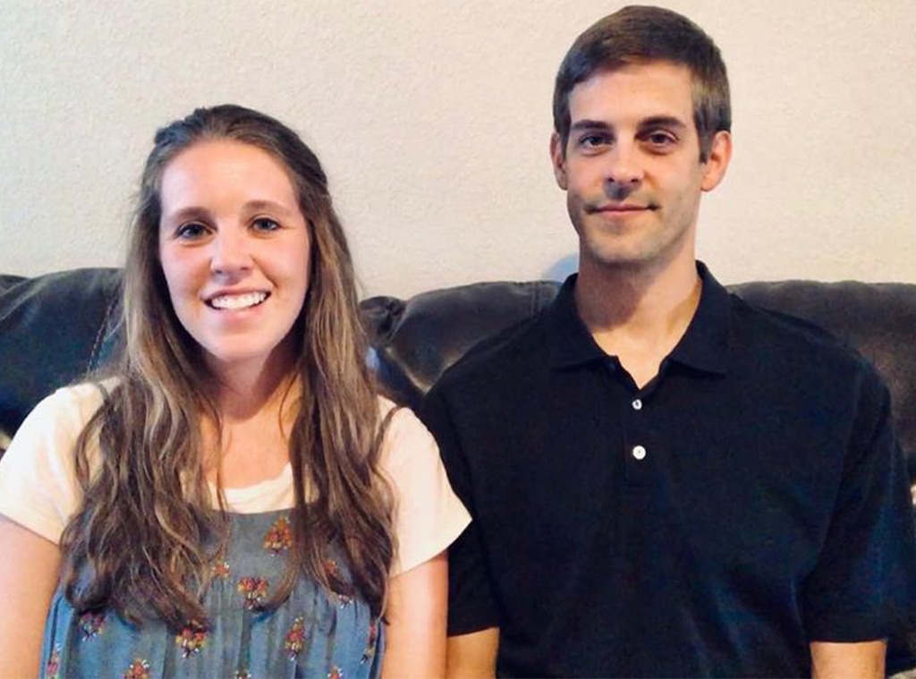 Gdzie Jill Duggar stoi z rodzicami Michelle i Jimem Bobem Duggarami