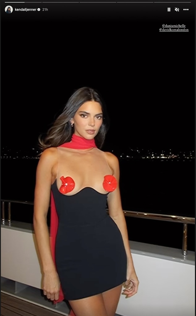 Kendall Jenner "Cadılar Yaşlanmaz" Doğum Günü Pastasına Bir Bakış Paylaştı