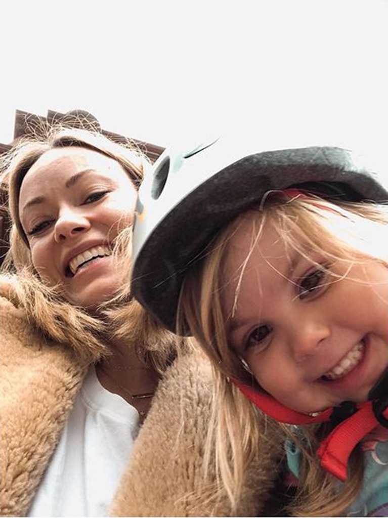 A filha de Olivia Wilde, Daisy, parece tão crescida em uma rara foto de aniversário