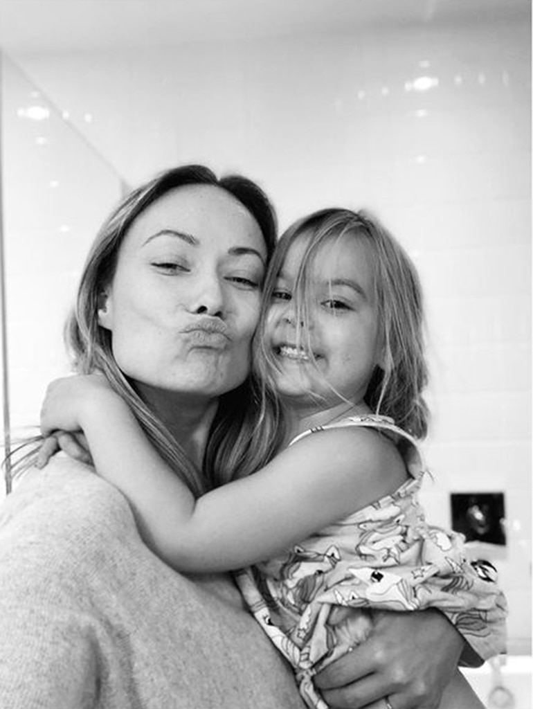 A filha de Olivia Wilde, Daisy, parece tão crescida em uma rara foto de aniversário