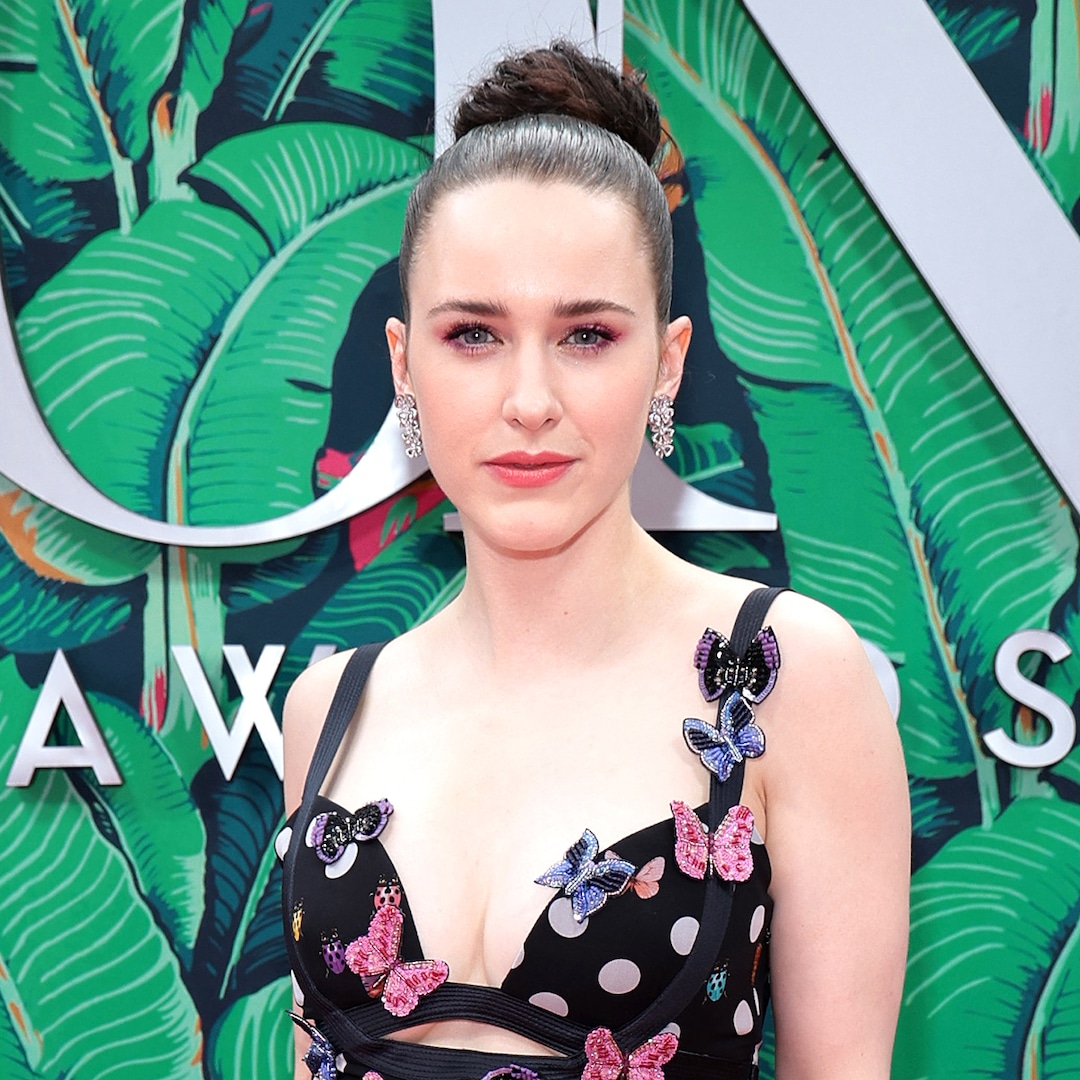 Transformação de cabelo loiro de Rachel Brosnahan Transformação de cabelo loiro de Rachel Brosnahan