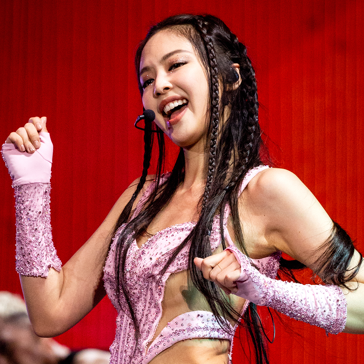 Blackpink Fans Send Jennie Support After Singer Exits Mid-Concert