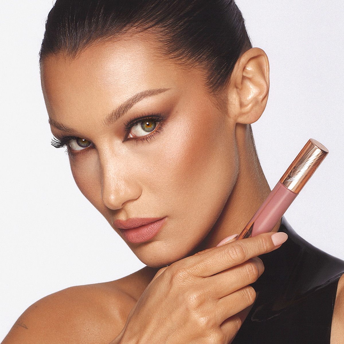 Bella Hadid, Charlotte Tilbury, Lipstick Hacks Feature