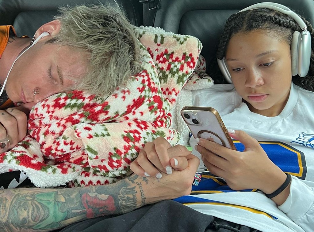 Machine Gun Kelly เล่าให้พ่อของเขาฟังการพิจารณาคดีฆาตกรรมพ่อของเขา