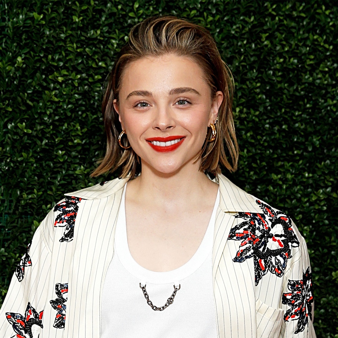 Chloë Grace Moretz Comes Out as Gay in Message on Voting – E! Online Chloë Grace Moretz Comes Out as Gay in Message on Voting – E! Online