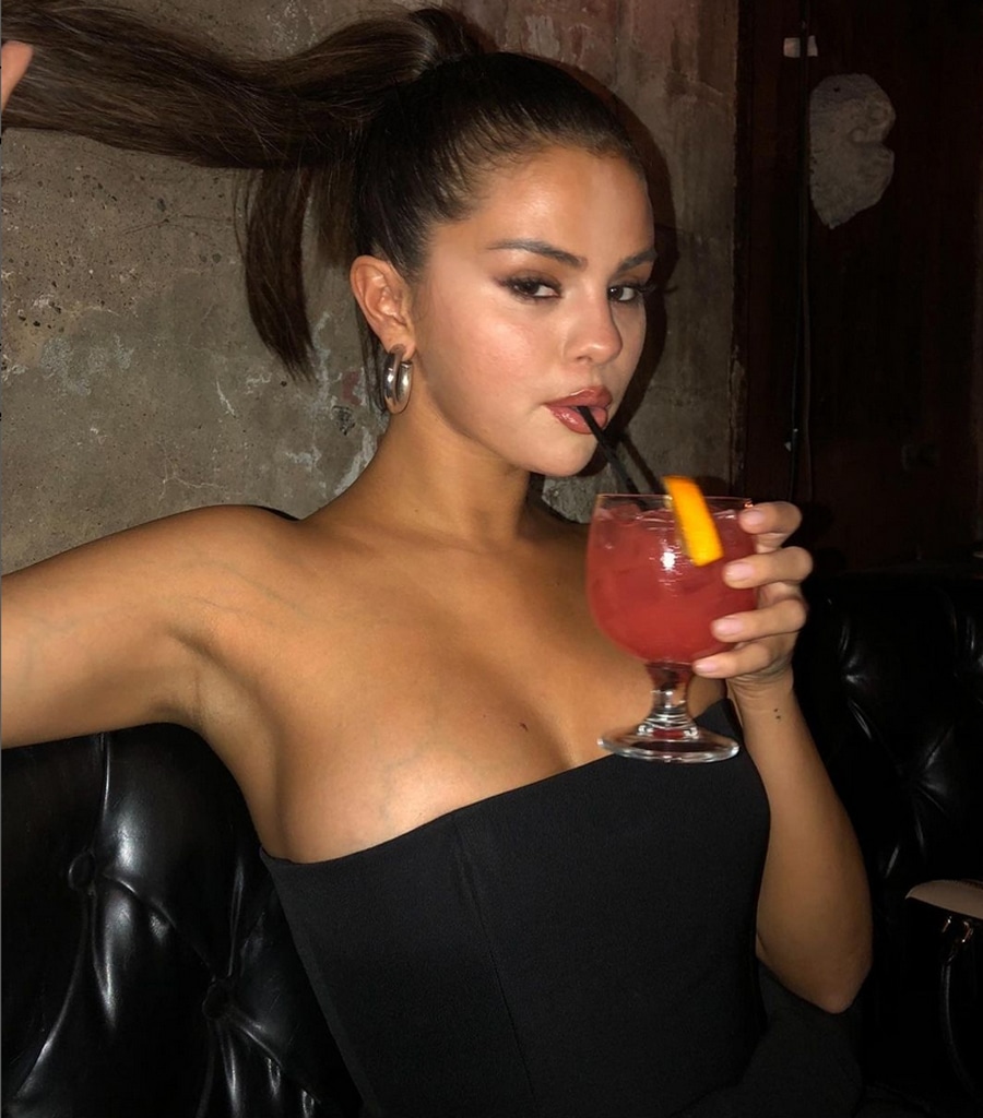 See Selena Gomez Hilariously Flirt With Soccer Players: