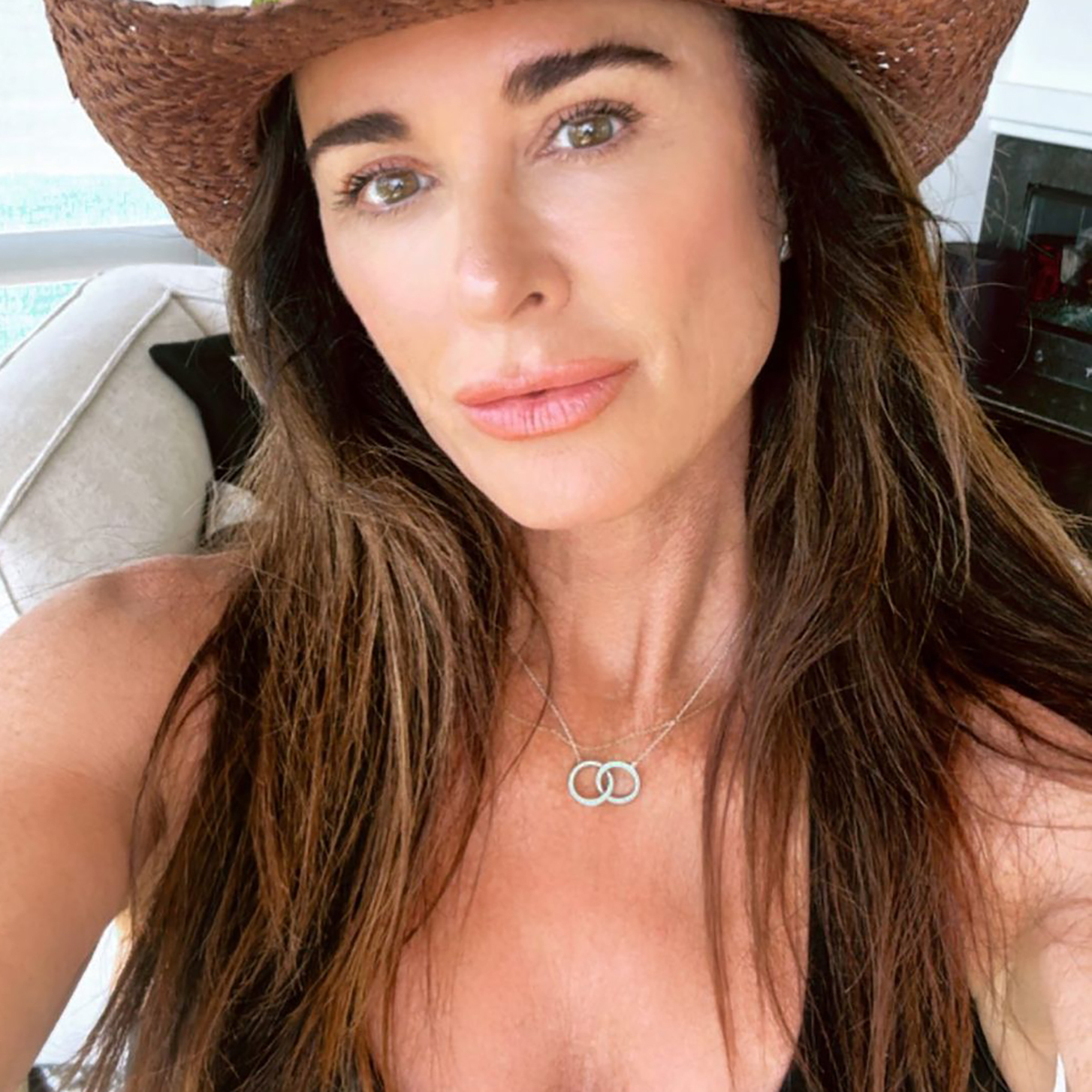 Rhobh S Kyle Richards Celebrates One Year Of Being Alcohol Free