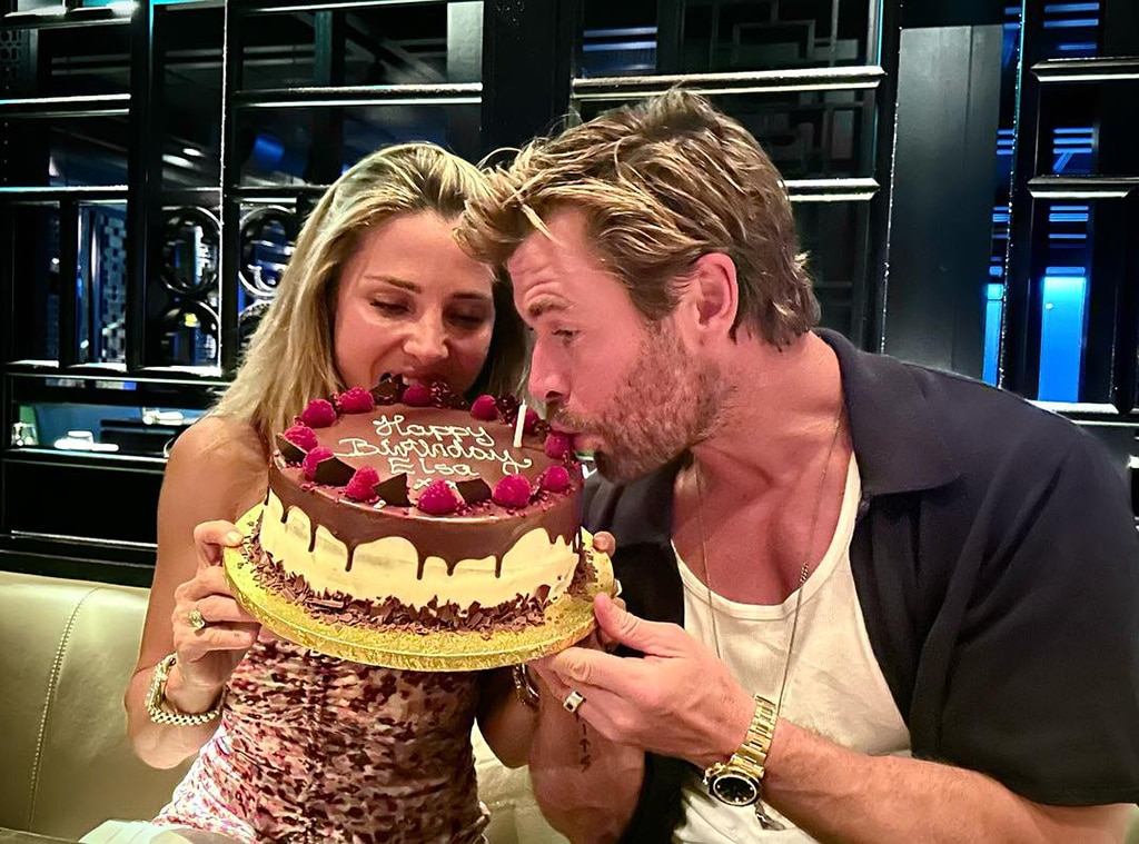 Chris Hemsworth chia sẻ bức ảnh ngọt ngào với Elsa Pataky và 3 đứa con của họ