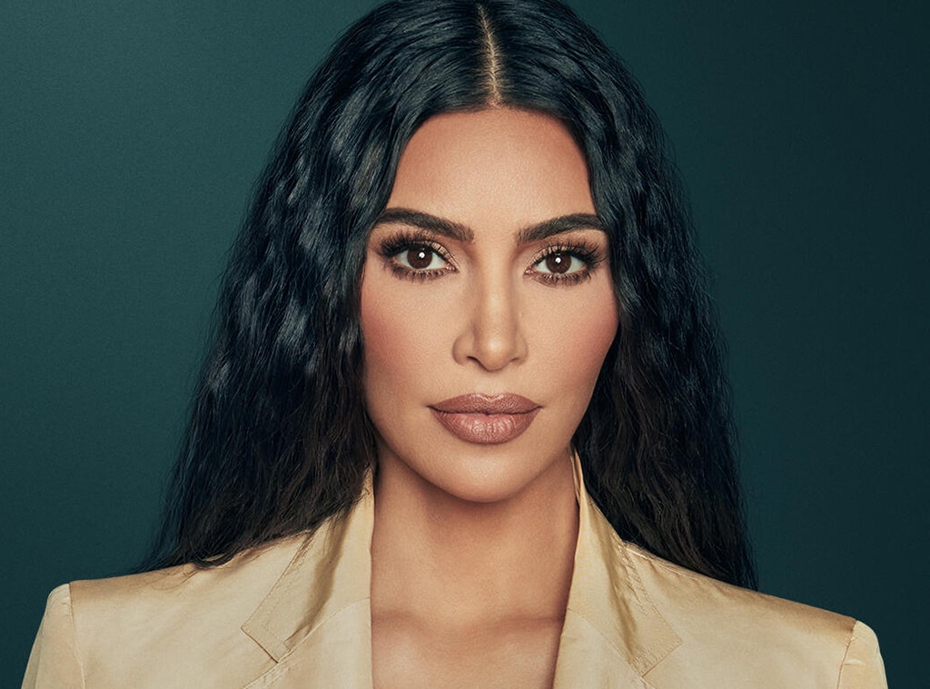 Why Emma Roberts Had Kim Kardashian's Lip Gloss All Over Her Face