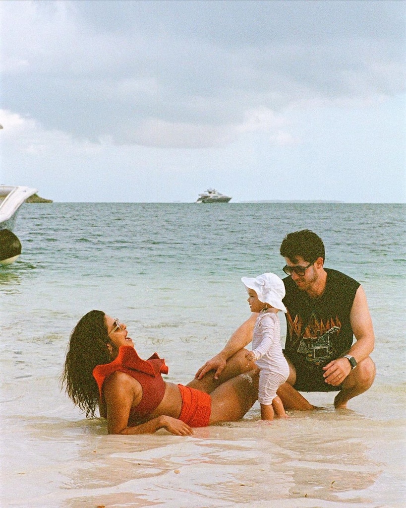 ภาพครอบครัวที่น่ารักที่สุดของ Nick Jonas และ Priyanka Chopra